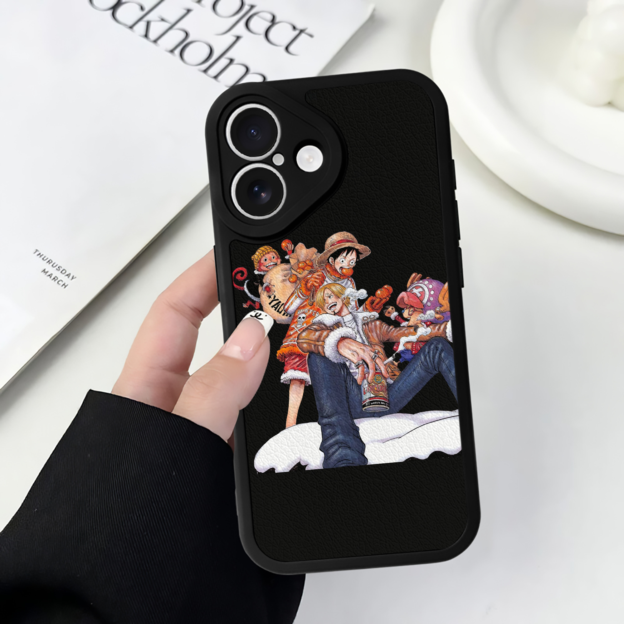 （画像用） ワンピース サンジ ONE PIECE Sanji 【iPhone 16シリーズ対応】シリコンスマホケース（レザー調） 材質：シリコン